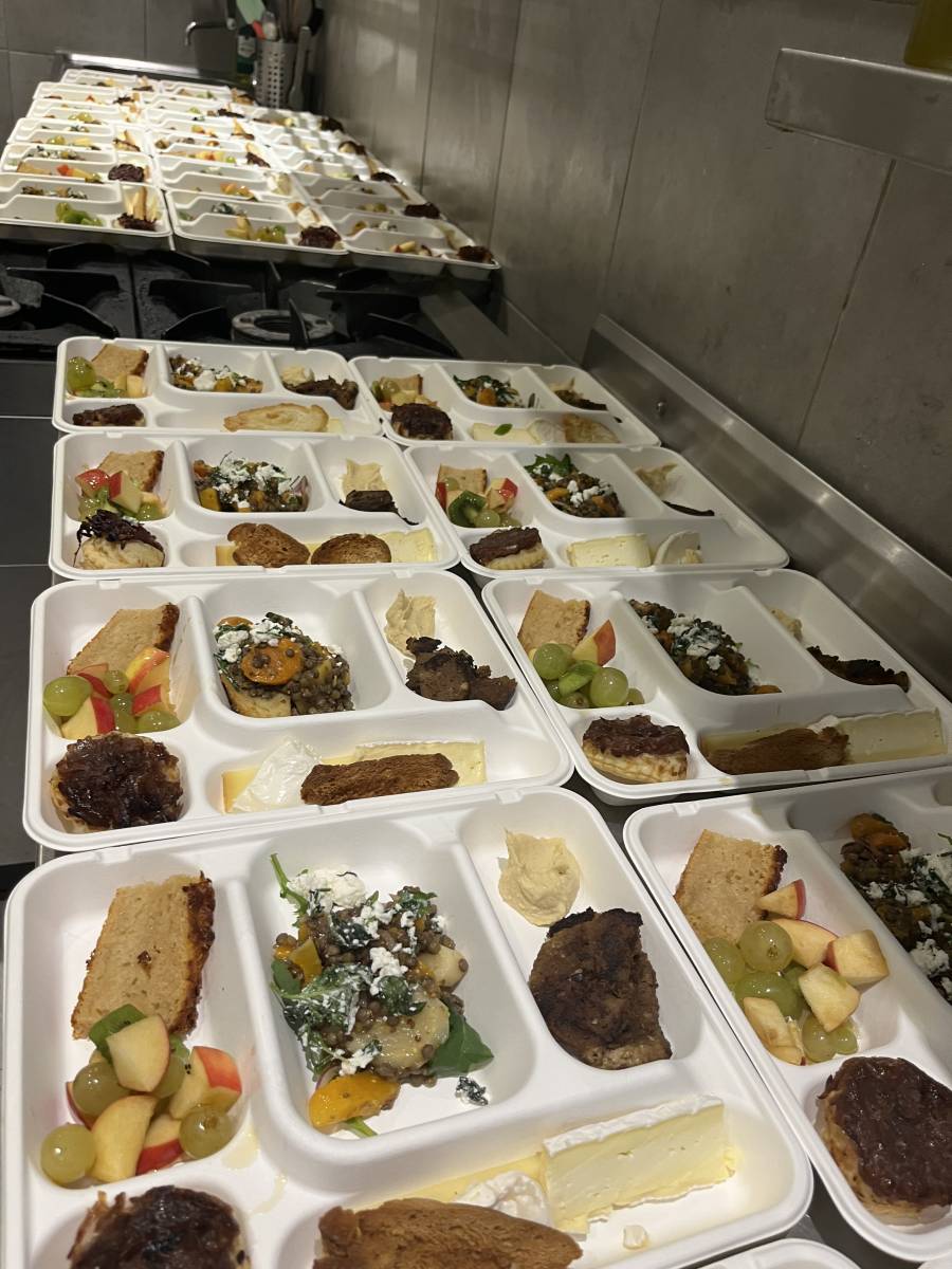 Service livraison traiteur éco conscient pour évenement team building à Marseille dans les Bouches du Rhone